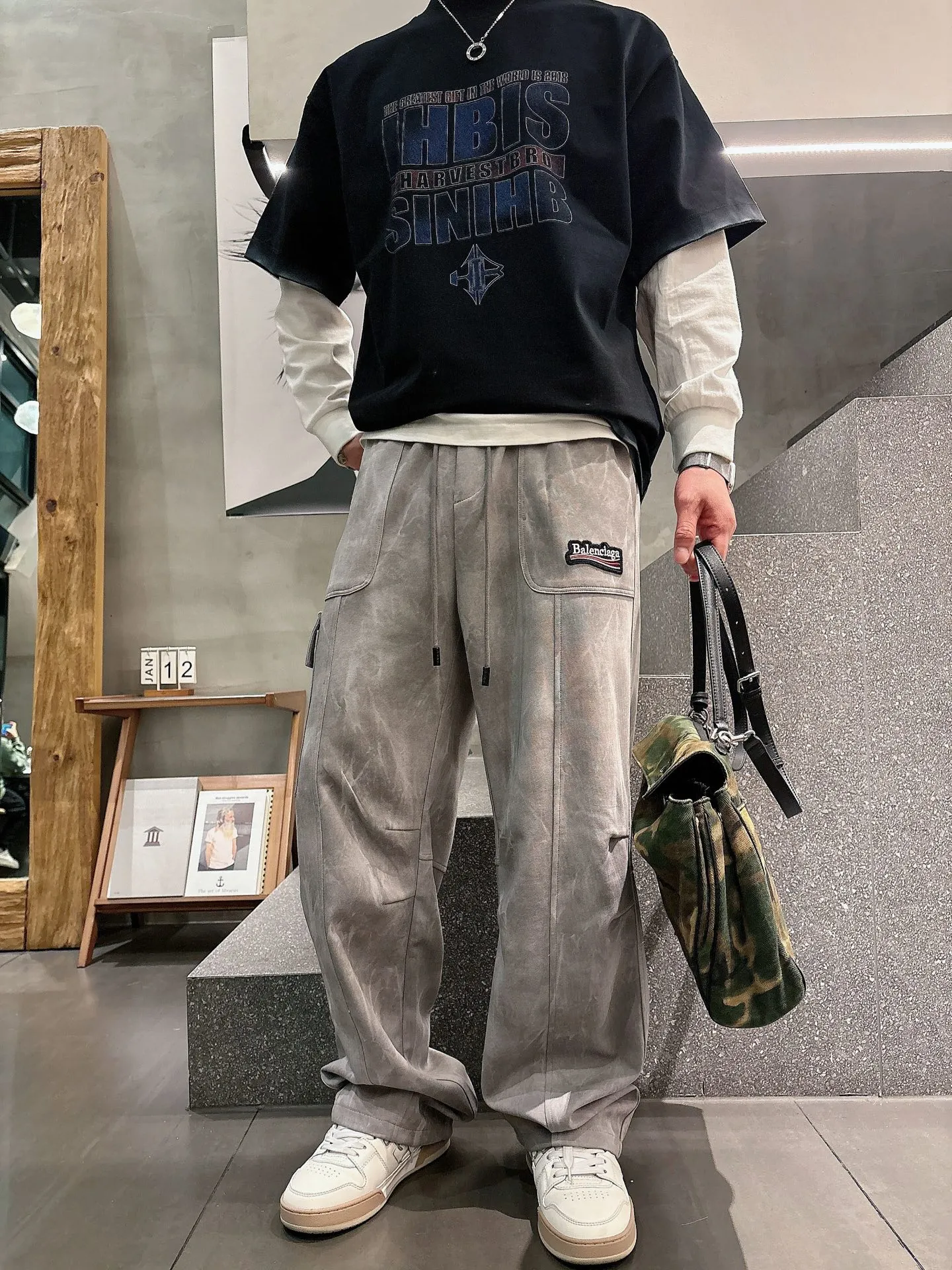 Balenciaga 🆕2026 Autumn and Winter New Arrival Casual Pants! The official website will be released simultaneously. Brand Classic LOGO casual pants, customized fabrics, excellent comfort and strong touch. Highly recognisable, perfect appearance and craftsmanship. Size:M-3XL